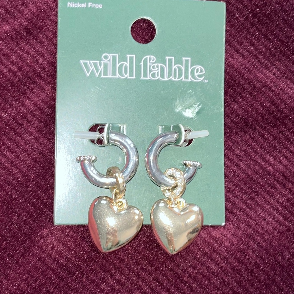 NWT! Wild Fable silver-tone hoop earrings with a puffed heart charm - Picture 2 of 4
